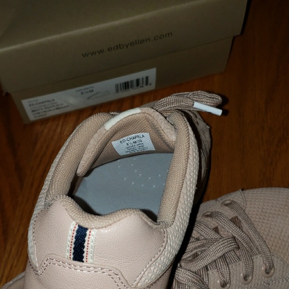 Rose Ellen DeGeneres new sneakers - Picture 6 of 6